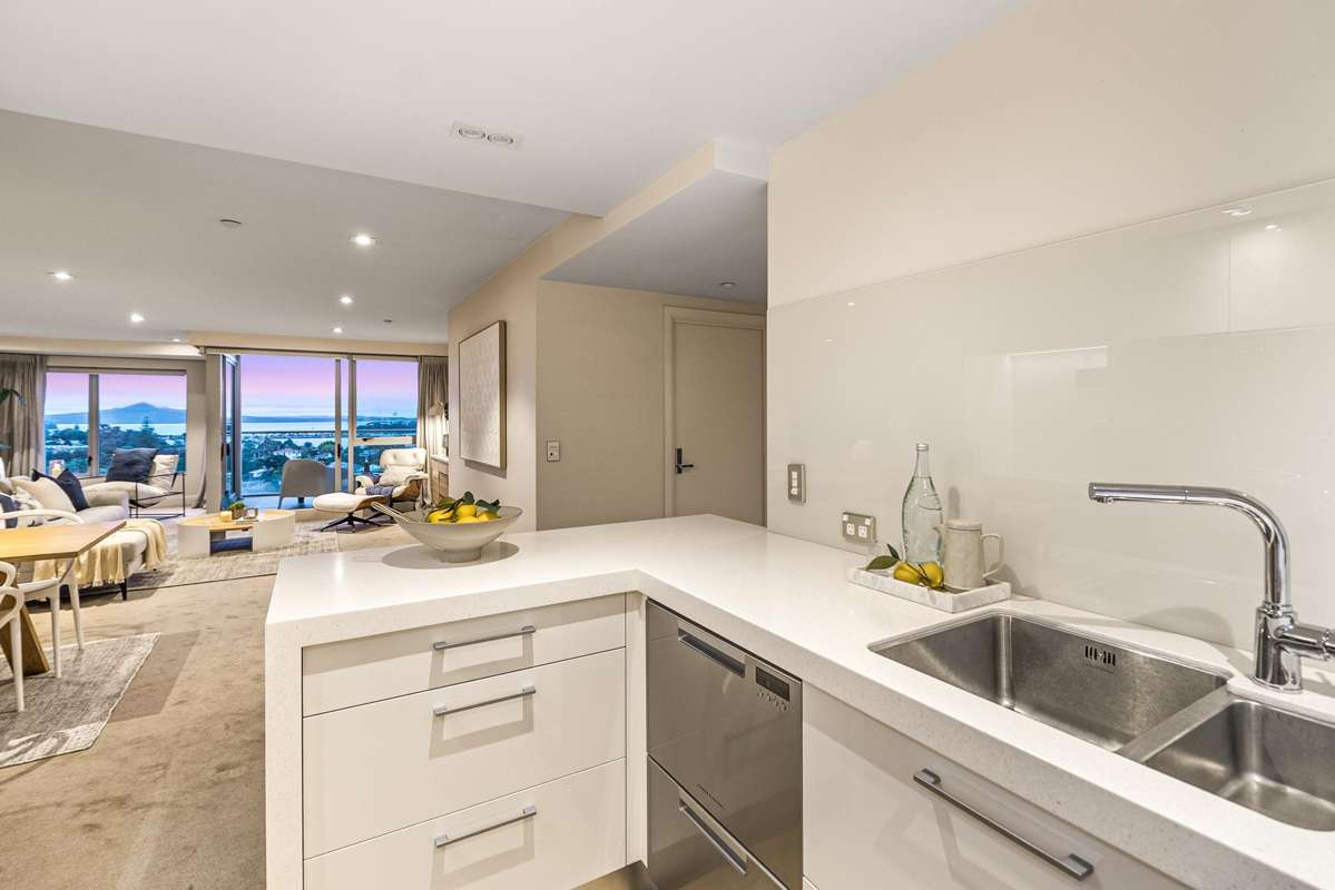 503/10 Middleton Road_5