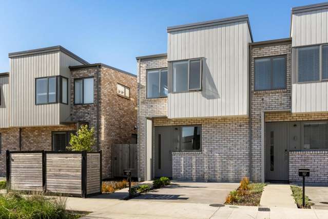 Prime Location, Turn Key Move In!