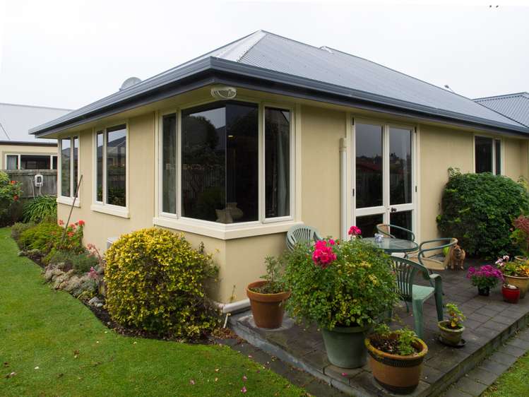 155 Pages Road Marchwiel_0