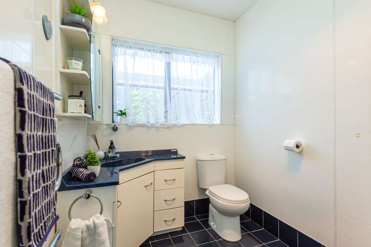 327 Avonhead Road Avonhead_18