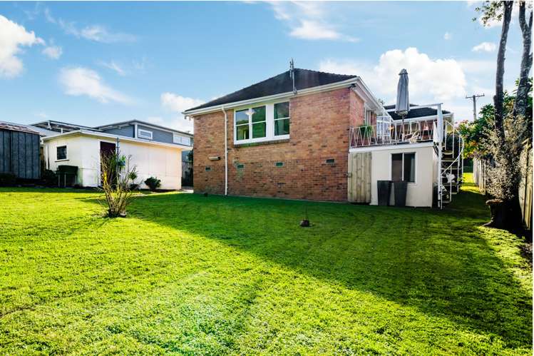 30 Weybridge Crescent Glen Innes_12