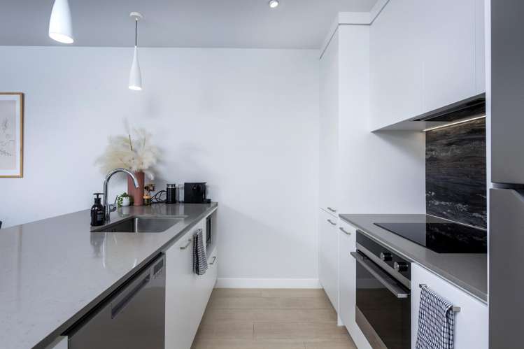 403/4 Bute Road Browns Bay_11