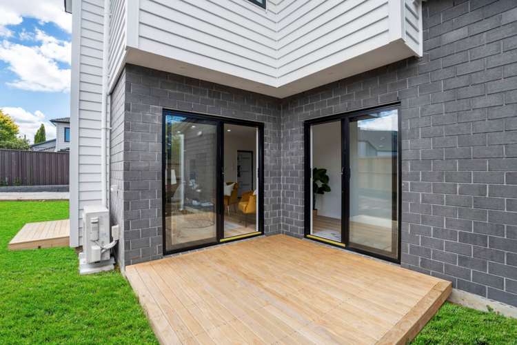 16A & 16B Olive Crescent_5