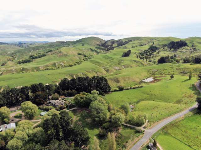 Genuine Breeding Property With Scale 'Carlyon'