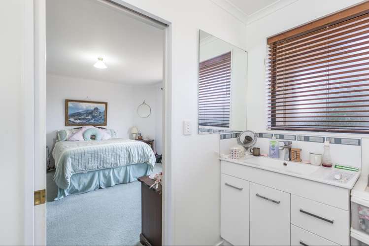 69 Lothian Brae Wattle Downs_12