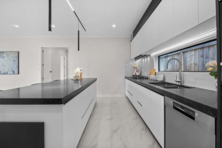 17 Bremner Ridge Street Flat Bush_11