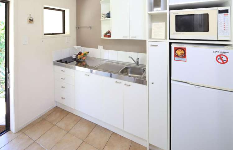 1B/3-7 Fourth Avenue Onetangi_9