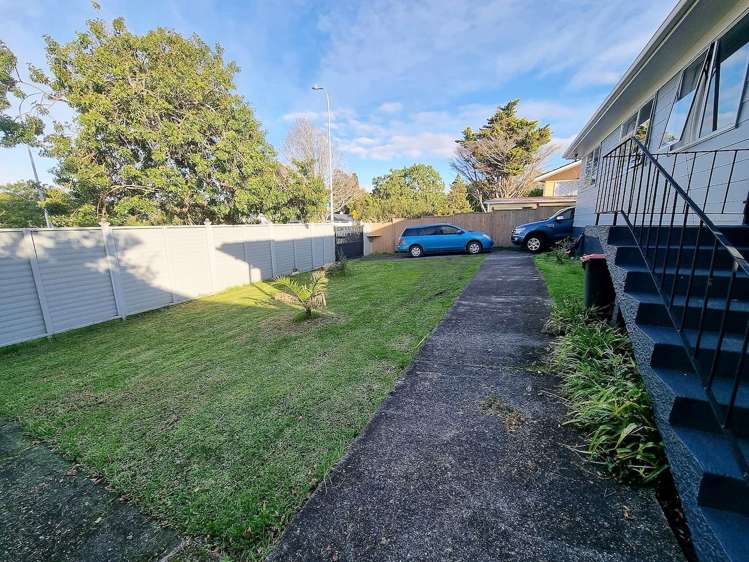 75 Solar Road Glen Eden_15