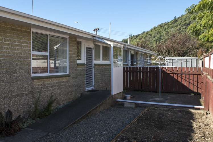 18b Nelson Square Picton_18