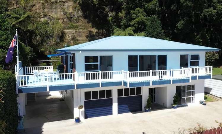 216 Pohutukawa Avenue_0