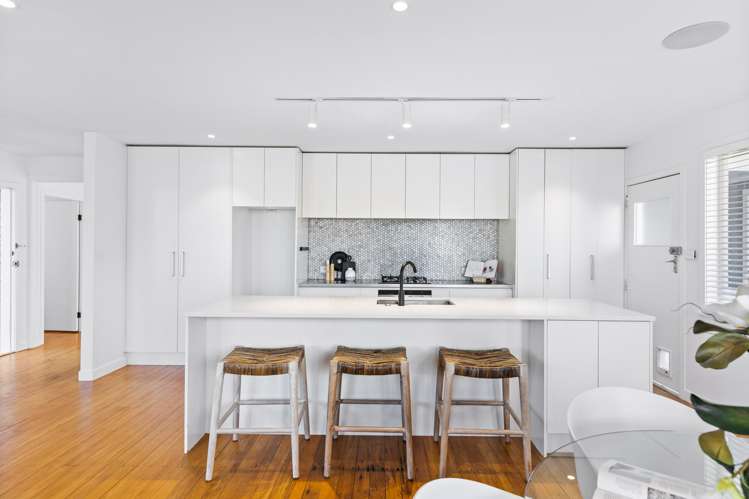 8 Waipani Road Te Atatu Peninsula_11