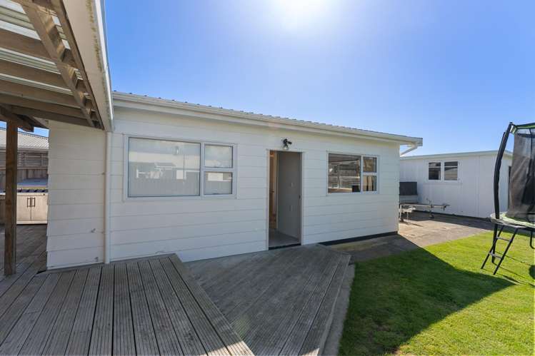 4 Robert McKeen Street Otaki Beach_18