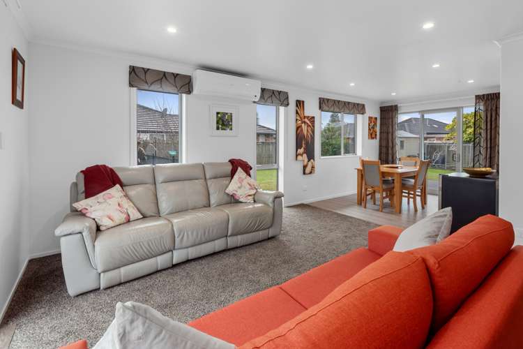 22 Conifer Grove Kamo_24