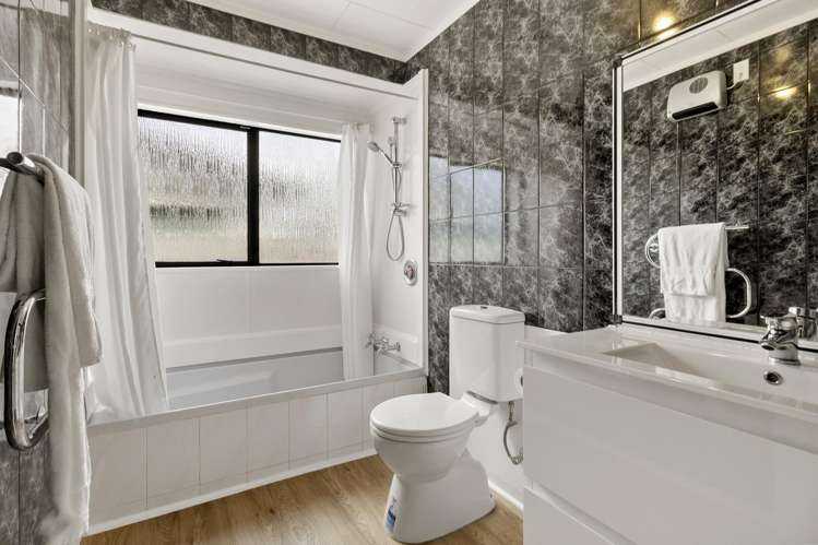 12b Cathie Place Karori_11