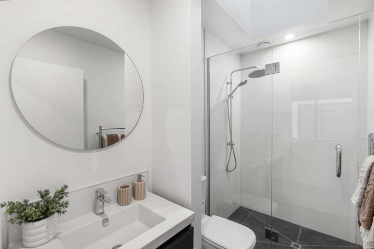 2/10 Brockworth Place Riccarton_12