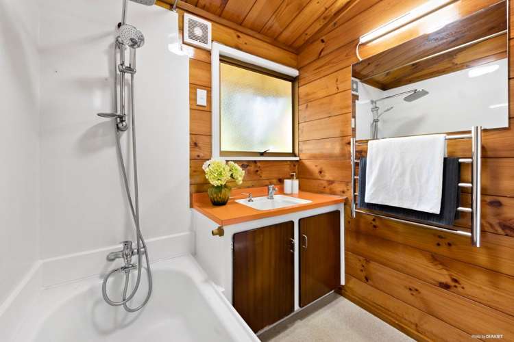 36 Highland Avenue Titirangi_16