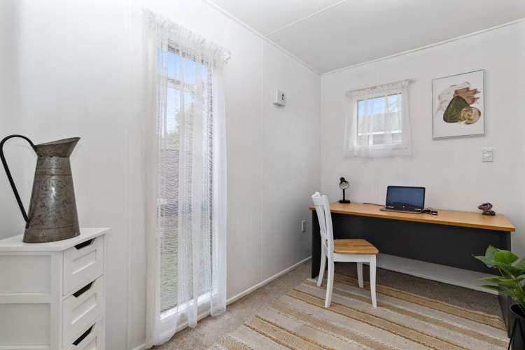 11a Emma Place Pukete_11