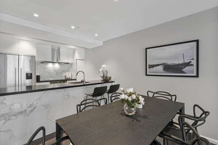 213/47 Beach Road City Centre_2