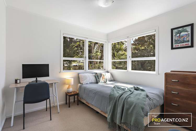 33 Lookout Drive Laingholm_11