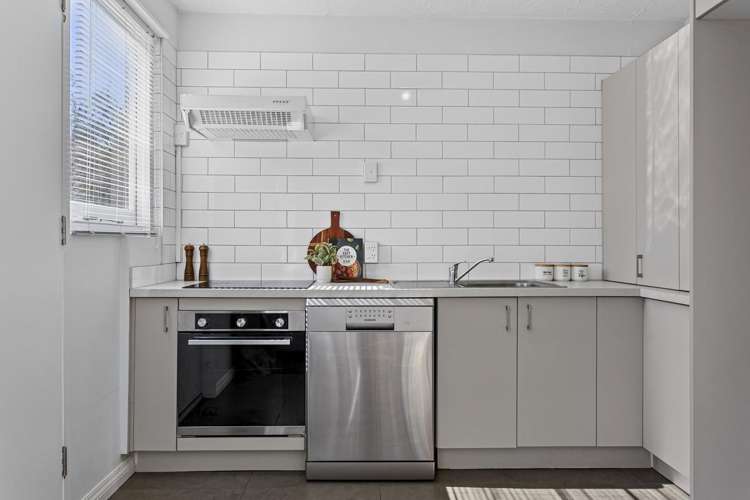 2/73 Clare Road Saint Albans_2