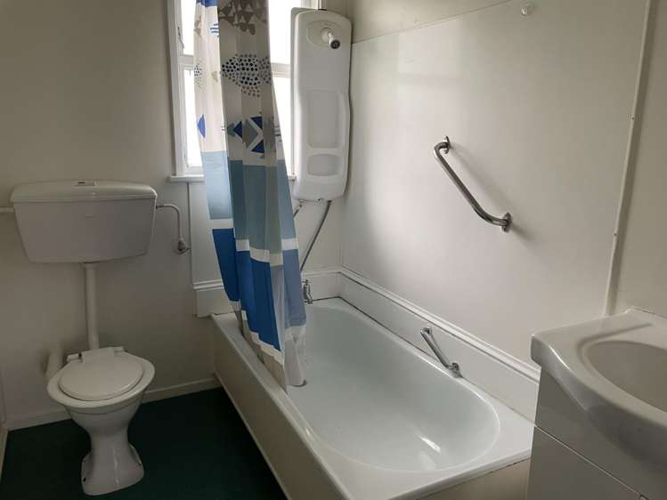 2/136-138 Waddington Drive 1315_3