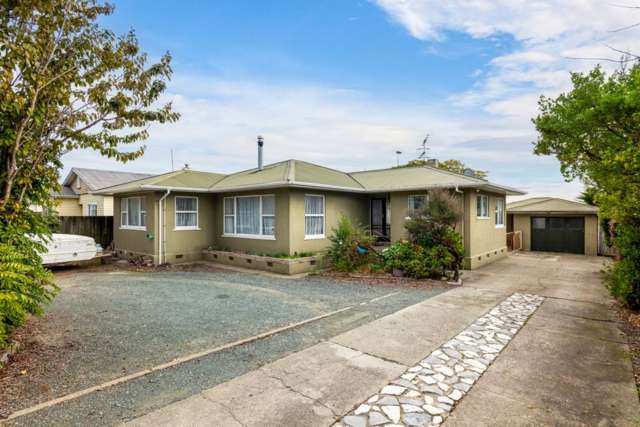 Huge Section, Park Outlook, 130m2 (approx) House!