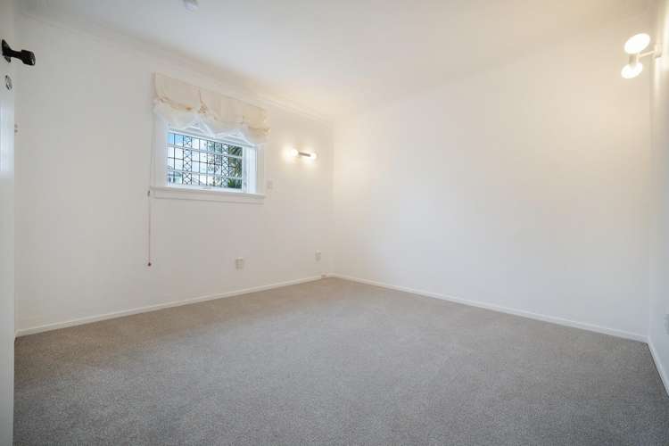 2/11 Ewen Street 10880_10