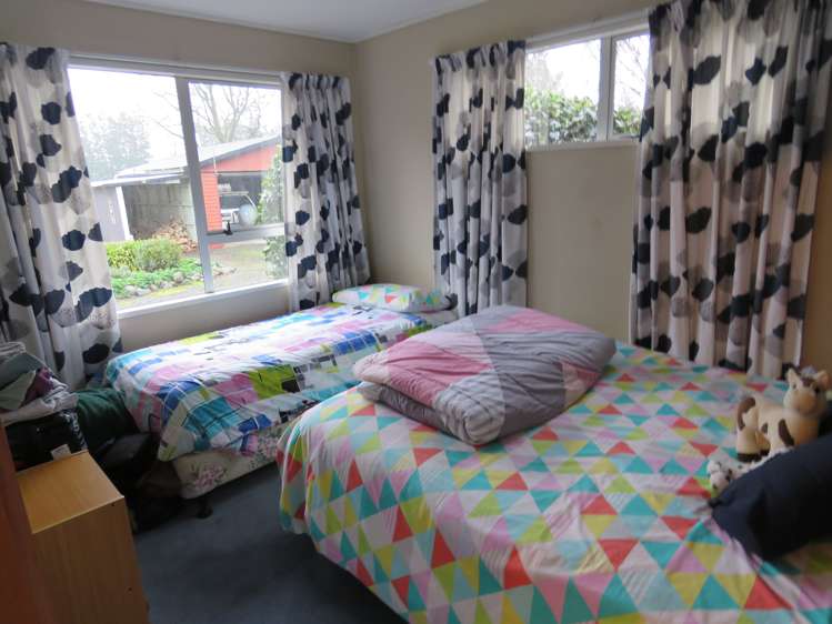 163 Wards Road Chertsey_7