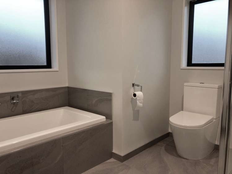 82 Sunline Avenue Lincoln_11