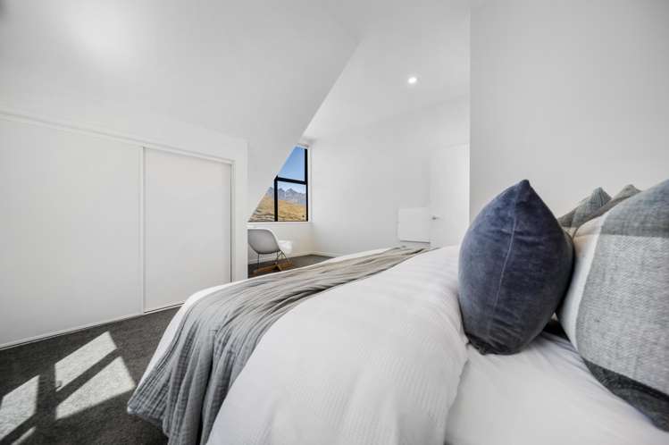 11 Goldleaf Hill Queenstown_11