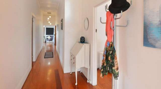 8 Seaview Road 11640_3