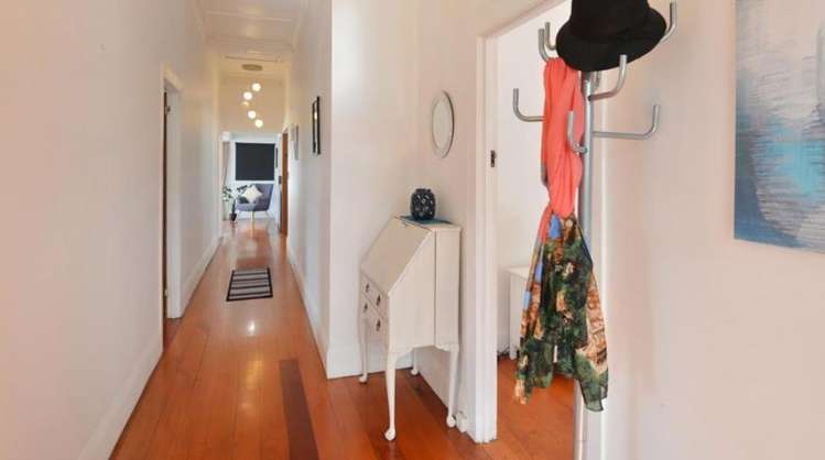 8 Seaview Road 11640_3