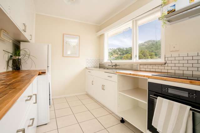 2/139 Queens Drive Lyall Bay_4