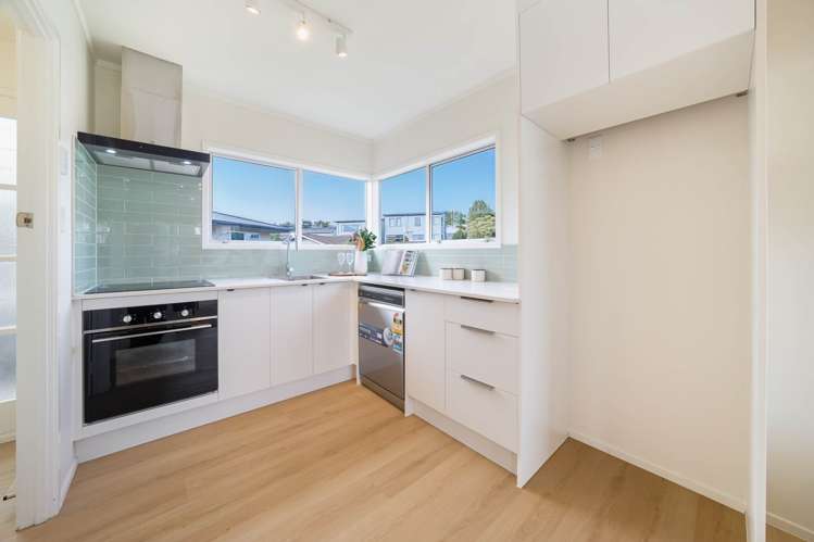 1/20 Celeste Place Totara Vale_10