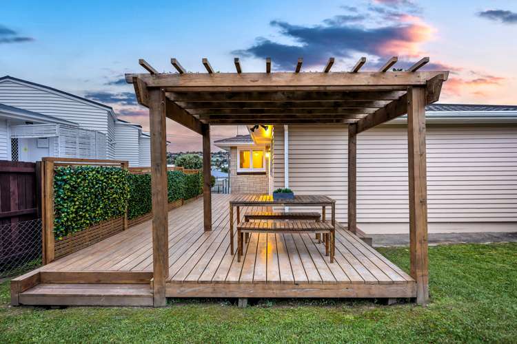 23 Dundee Place Blockhouse Bay_14