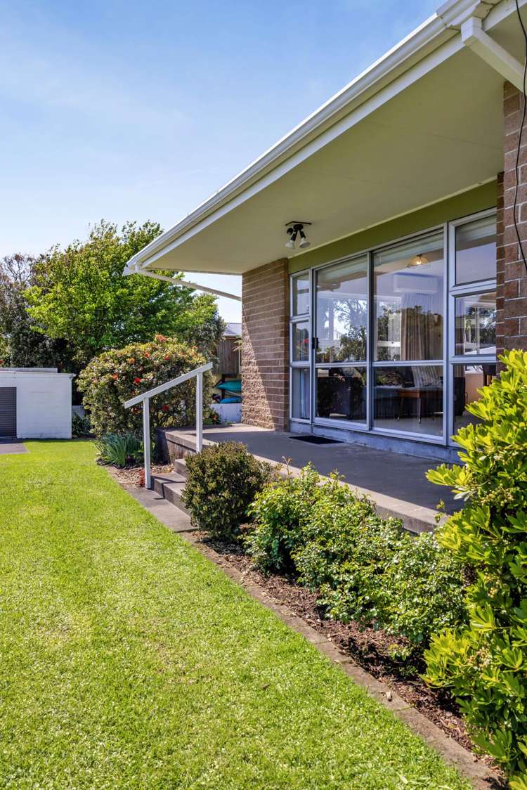 37 Clifton Drive Waitara_18