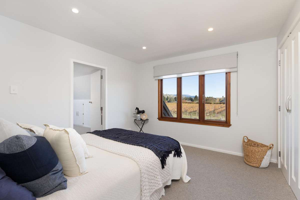 25 Clover Road West_5