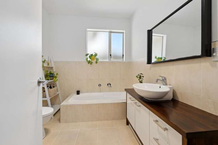 74 Baverstock Road Flat Bush_15