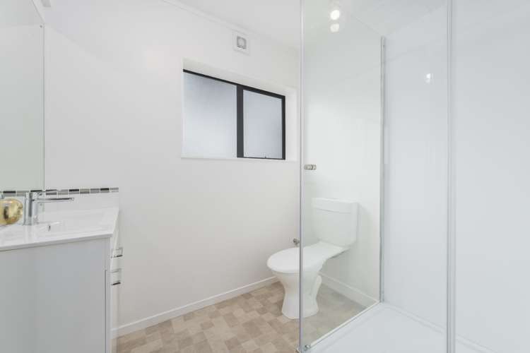 4229 Great North Road Glendene_17