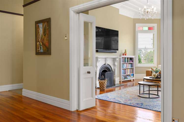 134 River Road Hamilton East_15