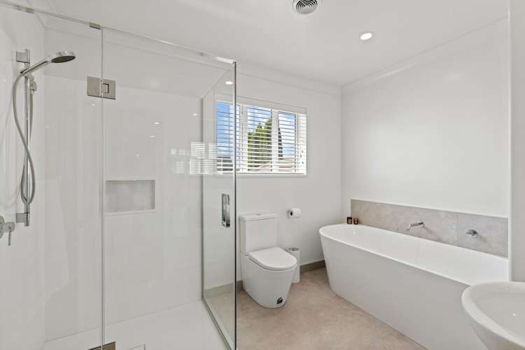 6 June Gardens Northwood_23