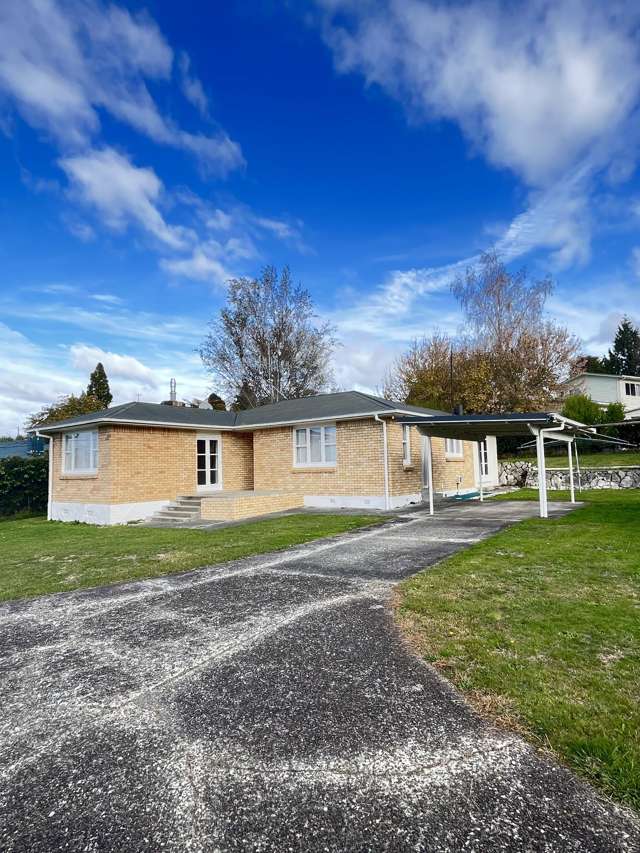 Kuku Street charm with rural views