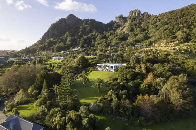 STYLISH HOME & INCOME IN WHANGAREI HEADS HAVEN