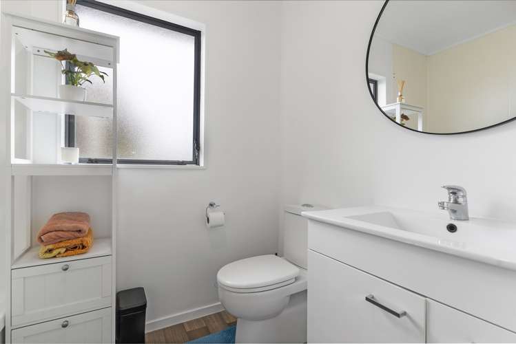 2/205 Mahia Road Wattle Downs_8