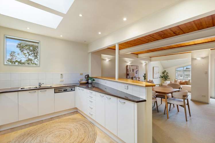 2/145 Victoria Road Devonport_6