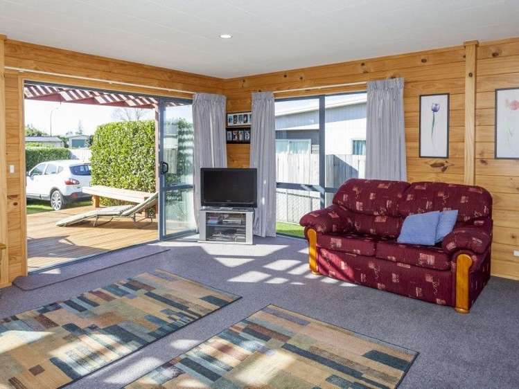 10 Hawk Hill Crescent Cooks Beach_13