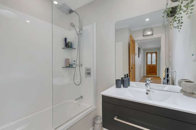 34 Lincoln Avenue Tawa_16