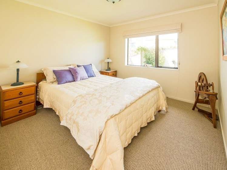 6 Lithgow Drive Otamatea_12