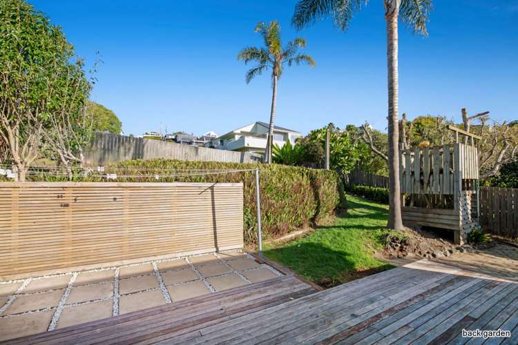 33 Surf Road Stanmore Bay_27
