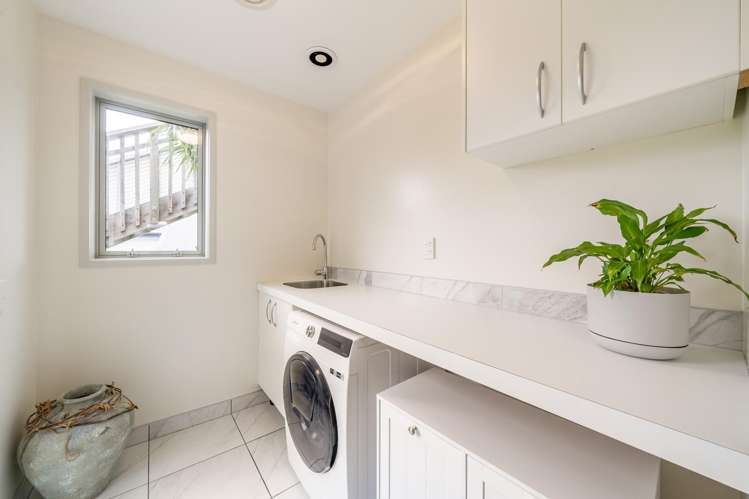 10 Hollyford Place Aotea_12